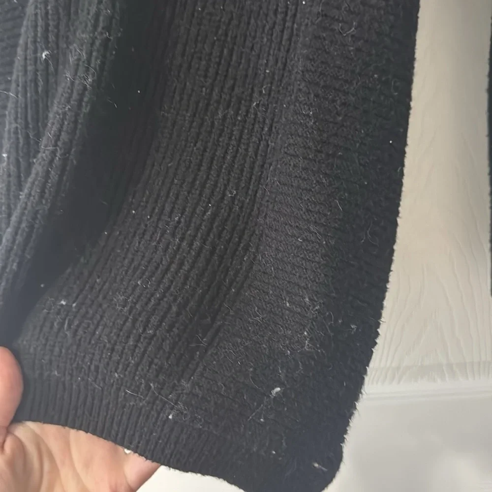 Cyrus Black Crew Neck Sweater Classic Knit Design